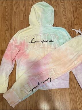 VS Pink Rainbow Tie Dye Freya Outfit M